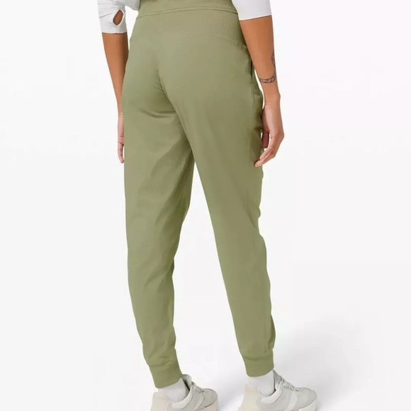 NWT Lululemon Dance Studio Joggers - Picture 4 of 10